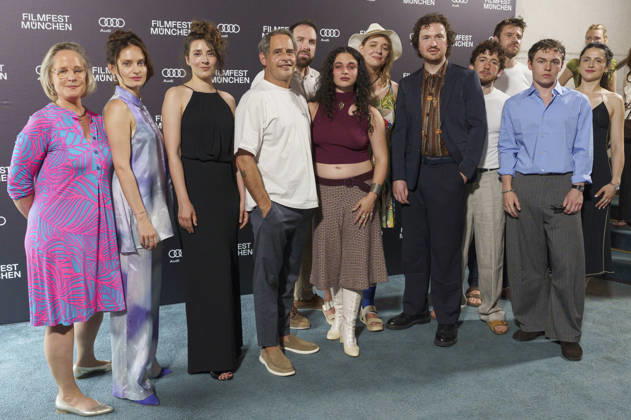 Nanni Erben, Alma Hasun, Seyneb Saleh, Moritz Bleibtreu, Jonathan Benedict Behr, Anna Shirin Habedank, Viola M. J. Schmidt, Rene Colling, Maximilian Mundt, Till Raskopf, Maximilian Baumgartner und Emina Smajic bei der Premiere der ARD-Miniserie Ritus auf dem 43. Filmfest München 2026 in der Astor Film Lounge im Arri Kino. München, 28.06.2026