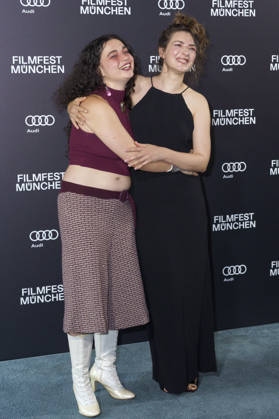 Anna Shirin Habedank und Seyneb Saleh bei der Premiere der ARD-Miniserie Ritus auf dem 43. Filmfest München 2026 in der Astor Film Lounge im Arri Kino. München, 28.06.2026