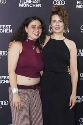 Anna Shirin Habedank und Seyneb Saleh bei der Premiere der ARD-Miniserie Ritus auf dem 43. Filmfest München 2026 in der Astor Film Lounge im Arri Kino. München, 28.06.2026