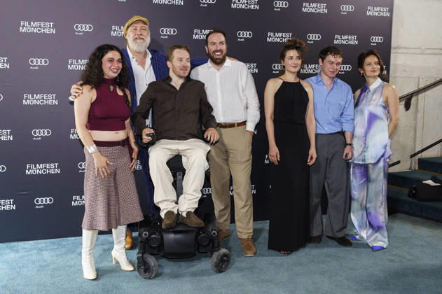 Anna Shirin Habedank, Nicki von Tempelhoff, Samuel Koch, Jonathan Benedict Behr, Seyneb Saleh, Till Raskopf und Alma Hasun bei der Premiere der ARD-Miniserie Ritus auf dem 43. Filmfest München 2026 in der Astor Film Lounge im Arri Kino. München, 28.06.2026