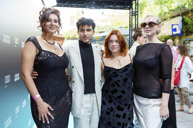 Manal Raga a Sabit, Lukas von Horbatschewsky und Amelie Hennig mit Gästen bei der Premiere der ARD-Miniserie Selling Sex auf dem 43. Filmfest München 2026 im City Kino. München, 28.06.2026