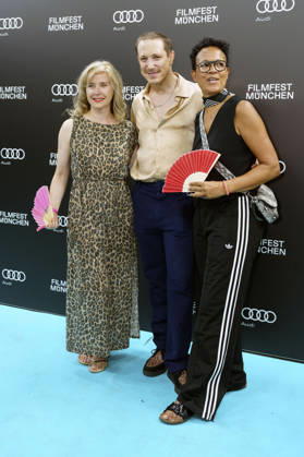 Stella Mancini, Timo Jacobs und Mo Asumang bei der Premiere der ARD-Miniserie Selling Sex auf dem 43. Filmfest München 2026 im City Kino. München, 28.06.2026