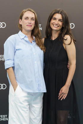 Viktoria Stolpe mit Gast bei der Premiere des Kinofilms Everytime auf dem 43. Filmfest München 2026 in der Hochschule für Fernsehen und Film. München, 28.06.2026