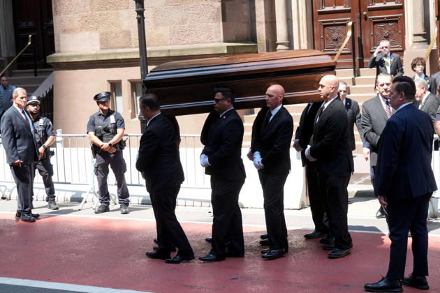June 29, 2026, New York, Ny, USA: Clive Davis Funeral.Central Synagogue, NYC.June 29, 2026. New York USA - ZUMAms4_ 20260629_faf_ms4_008 Copyright: xSoniaxMoskowitzxGordonx