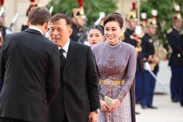 Emmanuel Macron et Brigitte Macron recÌßoivent le Roi et de la Reine du Royaume de Thaïlande pour un Diner d Etat Emmanuel Macron et Brigitte Macron recÌßoivent le Roi et de la Reine du Royaume de Thaïlande, leurs MajesteÌs Maha Vajiralongkorn, Rama X et Suthida Bajrasudhabimalalakshana et la Princesse Sirivannavari Nariratana pour un diÌ‚ner d™Etat au Palais de l Elysà e à Paris, le 29 juin 2026. French President, Emmanuel Macron and his wife, Brigitte Macron, hosted the King and Queen of the Kingdom of Thailand, Their Majesties Maha Vajiralongkorn, Rama X, and Suthida Bajrasudhabimalalakshana, along with Princess Sirivannavari Nariratana, for a state dinner at the Elysà e Palace in Paris on June 29, 2026. Copyright: xFabricexChasseryx