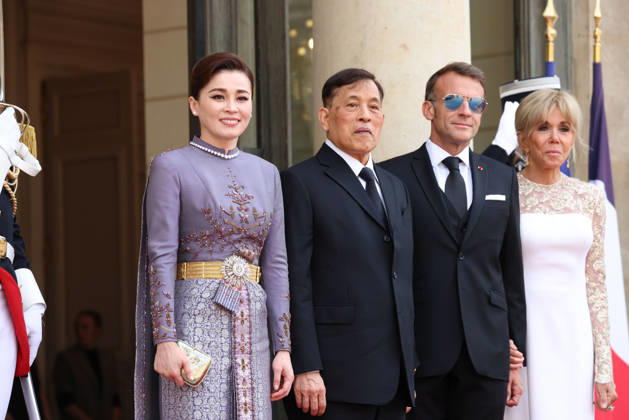 Emmanuel Macron et Brigitte Macron recÌßoivent le Roi et de la Reine du Royaume de Thaïlande pour un Diner d Etat Emmanuel Macron et Brigitte Macron recÌßoivent le Roi et de la Reine du Royaume de Thaïlande, leurs MajesteÌs Maha Vajiralongkorn, Rama X et Suthida Bajrasudhabimalalakshana et la Princesse Sirivannavari Nariratana pour un diÌ‚ner d™Etat au Palais de l Elysà e à Paris, le 29 juin 2026. French President, Emmanuel Macron and his wife, Brigitte Macron, hosted the King and Queen of the Kingdom of Thailand, Their Majesties Maha Vajiralongkorn, Rama X, and Suthida Bajrasudhabimalalakshana, along with Princess Sirivannavari Nariratana, for a state dinner at the Elysà e Palace in Paris on June 29, 2026. Copyright: xFabricexChasseryx