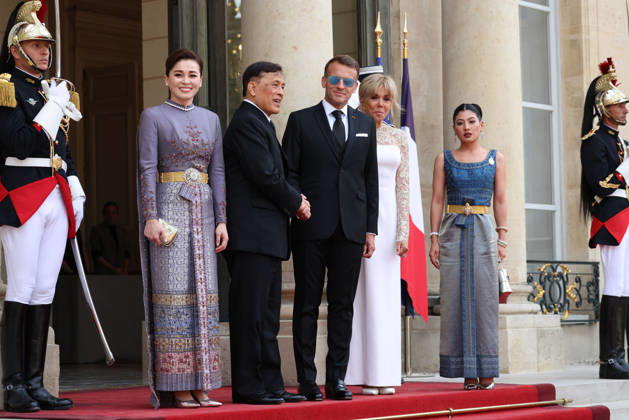 Emmanuel Macron et Brigitte Macron recÌßoivent le Roi et de la Reine du Royaume de Thaïlande pour un Diner d Etat Emmanuel Macron et Brigitte Macron recÌßoivent le Roi et de la Reine du Royaume de Thaïlande, leurs MajesteÌs Maha Vajiralongkorn, Rama X et Suthida Bajrasudhabimalalakshana et la Princesse Sirivannavari Nariratana pour un diÌ‚ner d™Etat au Palais de l Elysà e à Paris, le 29 juin 2026. French President, Emmanuel Macron and his wife, Brigitte Macron, hosted the King and Queen of the Kingdom of Thailand, Their Majesties Maha Vajiralongkorn, Rama X, and Suthida Bajrasudhabimalalakshana, along with Princess Sirivannavari Nariratana, for a state dinner at the Elysà e Palace in Paris on June 29, 2026. Copyright: xFabricexChasseryx
