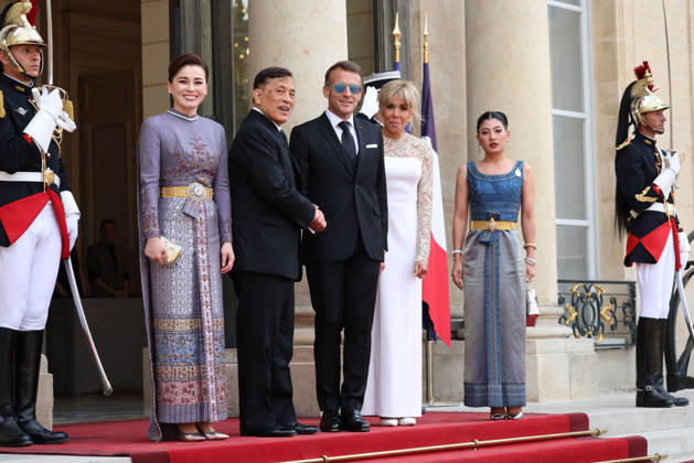 Emmanuel Macron et Brigitte Macron recÌßoivent le Roi et de la Reine du Royaume de Thaïlande pour un Diner d Etat Emmanuel Macron et Brigitte Macron recÌßoivent le Roi et de la Reine du Royaume de Thaïlande, leurs MajesteÌs Maha Vajiralongkorn, Rama X et Suthida Bajrasudhabimalalakshana et la Princesse Sirivannavari Nariratana pour un diÌ‚ner d™Etat au Palais de l Elysà e à Paris, le 29 juin 2026. French President, Emmanuel Macron and his wife, Brigitte Macron, hosted the King and Queen of the Kingdom of Thailand, Their Majesties Maha Vajiralongkorn, Rama X, and Suthida Bajrasudhabimalalakshana, along with Princess Sirivannavari Nariratana, for a state dinner at the Elysà e Palace in Paris on June 29, 2026. Copyright: xFabricexChasseryx