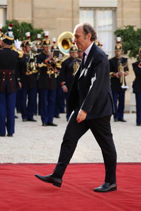 Emmanuel Macron et Brigitte Macron recÌßoivent le Roi et de la Reine du Royaume de Thaïlande pour un Diner d Etat Xavier Niel Emmanuel Macron et Brigitte Macron recÌßoivent le Roi et de la Reine du Royaume de Thaïlande, leurs MajesteÌs Maha Vajiralongkorn, Rama X et Suthida Bajrasudhabimalalakshana et la Princesse Sirivannavari Nariratana pour un diÌ‚ner d™Etat au Palais de l Elysà e à Paris, le 29 juin 2026. French President, Emmanuel Macron and his wife, Brigitte Macron, hosted the King and Queen of the Kingdom of Thailand, Their Majesties Maha Vajiralongkorn, Rama X, and Suthida Bajrasudhabimalalakshana, along with Princess Sirivannavari Nariratana, for a state dinner at the Elysà e Palace in Paris on June 29, 2026. Copyright: xFabricexChasseryx