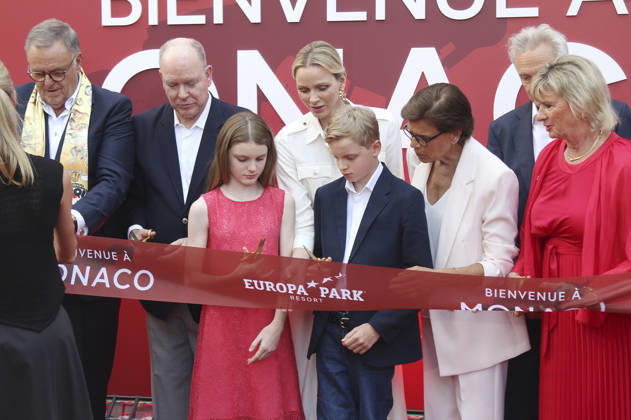 Roland Mack, Albert II. Fürst von Monaco, Prinzessin Gabriella von Monaco, Charlene Fürstin von Monaco, Erbprinz Jacques von Monaco, Stephanie von Monaco, Jürgen Mack und Mauritia Mack bei der Einweihung des Themenbereichs Monaco im Europa-Park. Rust, 29.06.2026