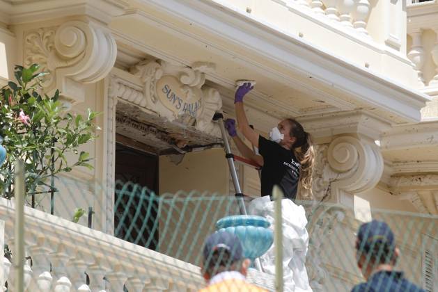 Explosion ofof criminal origin in Monaco PHOTOPQR NICE MATIN OTTONELLO Jean Francois Monaco June 30, 2026 ATTACK EXPLOSION MONACO A bomb planted in the lobby of a building in Monaco injured three people, including a Ukrainian oligarch, on Monday, June 29, 2026. A suspect is still being actively sought in the aftermath of the incident. MONACO EXPLOSION Three people were injured—two seriously—in Monaco on Monday evening following an explosion in a residential building near the French border. Authorities are pointing to a possible malicious act. Monaco, France Copyright: xPHOTOPQR NICExMATIN MAXPPPxOTTONELLOxJean-Francoisx 20260630NIM5313 20260630NIM5654