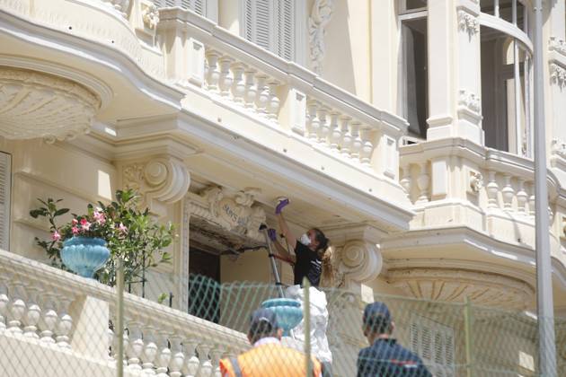 Explosion ofof criminal origin in Monaco PHOTOPQR NICE MATIN OTTONELLO Jean Francois Monaco June 30, 2026 ATTACK EXPLOSION MONACO A bomb planted in the lobby of a building in Monaco injured three people, including a Ukrainian oligarch, on Monday, June 29, 2026. A suspect is still being actively sought in the aftermath of the incident. MONACO EXPLOSION Three people were injured—two seriously—in Monaco on Monday evening following an explosion in a residential building near the French border. Authorities are pointing to a possible malicious act. Monaco, France Copyright: xPHOTOPQR NICExMATIN MAXPPPxOTTONELLOxJean-Francoisx 20260630NIM5313 20260630NIM5656