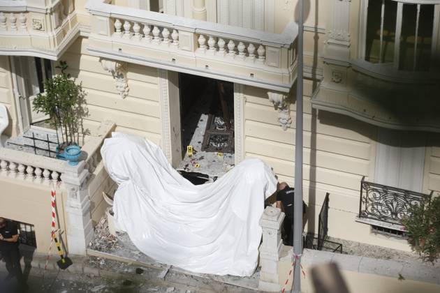 Explosion ofof criminal origin in Monaco PHOTOPQR NICE MATIN OTTONELLO Jean Francois Monaco June 30, 2026 ATTACK EXPLOSION MONACO A bomb planted in the lobby of a building in Monaco injured three people, including a Ukrainian oligarch, on Monday, June 29, 2026. A suspect is still being actively sought in the aftermath of the incident. MONACO EXPLOSION Three people were injured—two seriously—in Monaco on Monday evening following an explosion in a residential building near the French border. Authorities are pointing to a possible malicious act. Monaco, France Copyright: xPHOTOPQR NICExMATIN MAXPPPxOTTONELLOxJean-Francoisx 20260630NIM5313 20260630NIM5657