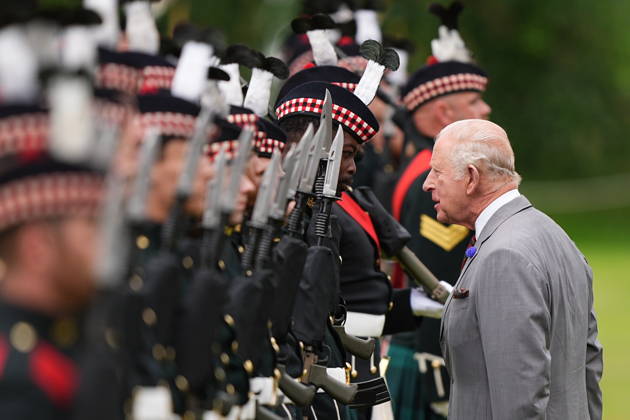 King visits Scotland for Holyrood Week King Charles III inspects the guard of honour, Balaklava Company, 5th Battalion, the Royal Regiment of Scotland during the Ceremony of the Keys in the gardens of the Palace of Holyroodhouse in Edinburgh, as part of the King s visit to Scotland for Holyrood Week. Picture date: Tuesday June 30, 2026., Credit:Aaron Chown PA ROTA - B68 Avalon UK, Edinburgh  Copyright: xAaronxChownx xPAxROTAx-xB68x xAvalonx 1113543646