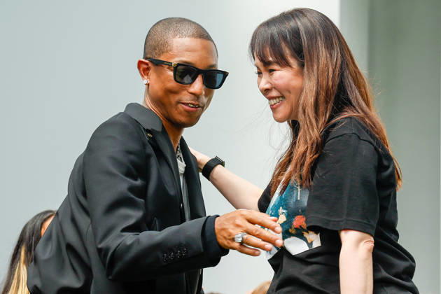 Pharrell Williams and fashion designer Chitose Abe at the Sacai Spring Summer 2027 Men s Ready-to-Wear fashion show during Paris Fashion Week, France, on June 28, 2026 Bestimage Sacai Menswear Spring Summer 2027 fashion show as part of Paris Fashion Week on June 28, 2026 in Paris, France Paris France  Copyright: xAgencex xBestimagexAgencex xBestimagex
