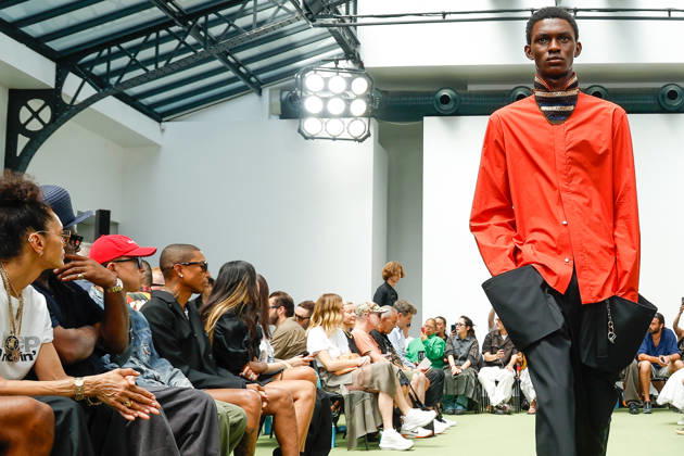Nigo, Pharrell Williams, and his wife Helen Lasichanh attend the Sacai Men s Ready-to-Wear Spring Summer 2027 fashion show during Paris Fashion Week, France, on June 28, 2026 Bestimage Sacai Menswear Spring Summer 2027 fashion show as part of Paris Fashion Week on June 28, 2026 in Paris, France Paris France  Copyright: xAgencex xBestimagexAgencex xBestimagex