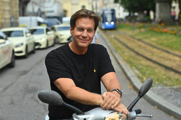 Thomas HEINZE (Schauspieler), auf einer Vespa,Einzelbild,angeschnittenes Einzelmotiv,Halbfigur,halbe Figur. ZDF Empfang Get Together Orange Hour in H ugo s Bar anlaesslich Filmfest Muenchen am 30.06.2026.