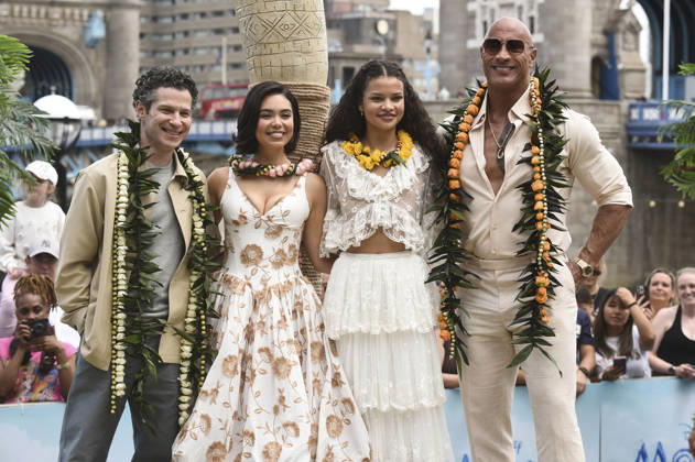 Thomas Kail, Auli i Cravalho, Catherine Laga aia und Dwayne Johnson beim Photocall zur Eröffnung der Moana Experience im Potters Fields park. London, 30.06.2026