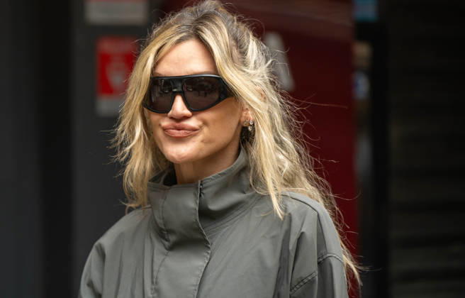 June 30, 2026, London, United Kingdom: Ashley Roberts, American-born singer, dancer and Heart Breakfast presenter, seen leaving Global Radio s London headquarters. Celebrity presenters and management are seen leaving Global Radio s London headquarters. London United Kingdom - ZUMAs197 20260630_aaa_s197_098 Copyright: xIanxDavidsonx