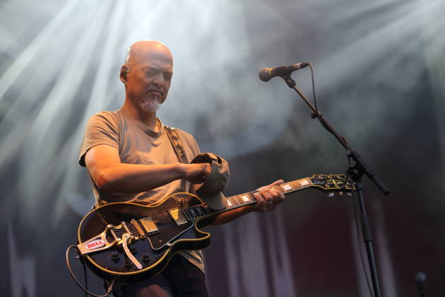 Joey Santiago von der Band Pixies bei einem Konzert in der Zitadelle Spandau in Berlin, 30. Juni 2026. Pixies Konzert Berlin