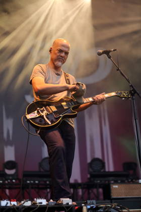 Joey Santiago von der Band Pixies bei einem Konzert in der Zitadelle Spandau in Berlin, 30. Juni 2026. Pixies Konzert Berlin
