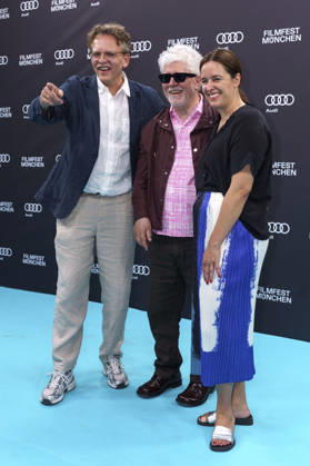 Christoph Gröner, Pedro Almodovar und Julia Weigl bei der Premiere des Kinofilms Bitteres Fest Amarga Navidad Bitter Christmas auf dem 43. Filmfest München 2026 im Deutschen Theater. München, 30.06.2026