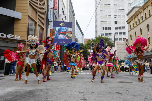 Dancers perform samba show summer festival in Seoul Dancers from Lotte World, a South Korean theme park, perform a samba show during a summer festival promotional event in the Myeongdong shopping district in Seoul, South Korea, on July 01, 2026. Seoul South Korea  Copyright: xMatrixxImagesx xJungxUi-Chelx