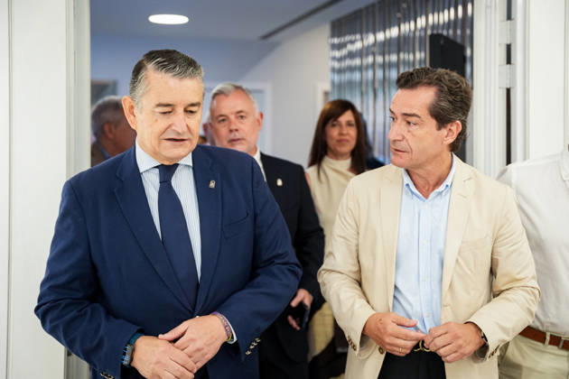 Awards Ceremony in Seville for Cardio-Safe Zones Designations Granted to Pharmacies as Part of the Numaplus Project The acting Regional Minister of Health, the Presidency, and Emergencies, Antonio Sanz i, upon his arrival to participate in the ceremony to present cardio-safe zone certifications to pharmacies as part of the Numaplus project. July 1, 2026, in Seville, Andalusia, Spain. JULY 1, 2026. María José Ló. Seville, Andalusia, Spain Seville, Andalusia, Spain Spain Copyright: xMariaxJosà xLopezx 7635185
