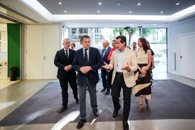 Awards for cardio-safe zones presented to pharmacies in Seville as part of the Numaplus project. The acting Regional Minister of Health, the Presidency, and Emergencies, Antonio Sanz 2i, upon his arrival to participate in the ceremony to present cardio-safe zone certifications to pharmacies as part of the Numaplus project. July 1, 2026, in Seville, Andalusia, Spain. JULY 1, 2026. María José Ló. Seville, Andalusia, Spain. Seville, Andalusia, Spain Spain Copyright: xMariaxJosà xLopezx 7635186