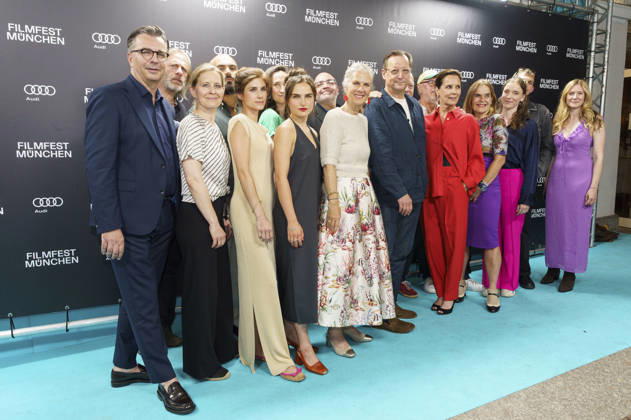 Clara Vogt, Doris Zander, Matthias Brandt und Desiree Nosbusch mit Cast und Team bei der Premiere des ARD-Film Eine Nacht in Bangkok auf dem 43. Filmfest München 2026 im Gloria Galast. München, 30.06.2026