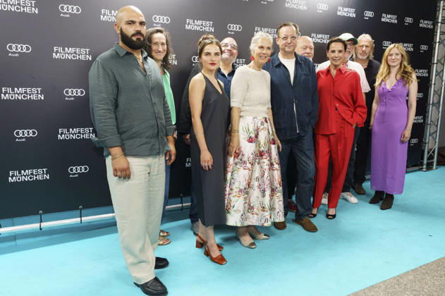 Danilo Kamperidis, Clara Vogt, Doris Zander, Matthias Brandt und Desiree Nosbusch mit Cast und Team bei der Premiere des ARD-Film Eine Nacht in Bangkok auf dem 43. Filmfest München 2026 im Gloria Galast. München, 30.06.2026