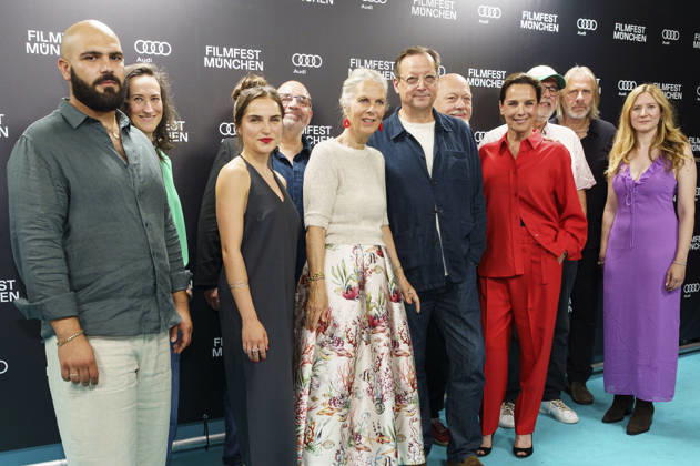 Danilo Kamperidis, Clara Vogt, Doris Zander, Matthias Brandt und Desiree Nosbusch mit Cast und Team bei der Premiere des ARD-Film Eine Nacht in Bangkok auf dem 43. Filmfest München 2026 im Gloria Galast. München, 30.06.2026