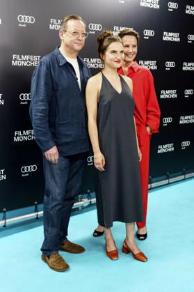 Matthias Brandt, Clara Vogt und Desiree Nosbusch bei der Premiere des ARD-Film Eine Nacht in Bangkok auf dem 43. Filmfest München 2026 im Gloria Galast. München, 30.06.2026