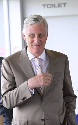 King Philippe Visits Red Side Academy KORTRIJK, BELGIUM - JULY 01: King Philippe of Belgium pictured discovering the activities of Red Side Academy in KV Kortrijk Training Center on July 01, 2026 in Kortrijk, Belgium, 01 07 2026 Kortrijk Belgium  Copyright: xPhilipxReynaersx