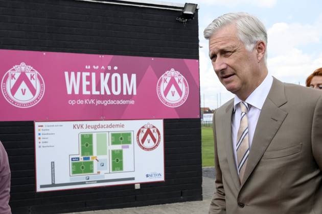 King Philippe Visits Red Side Academy KORTRIJK, BELGIUM - JULY 01: King Philippe of Belgium pictured discovering the activities of Red Side Academy in KV Kortrijk Training Center on July 01, 2026 in Kortrijk, Belgium, 01 07 2026 Kortrijk Belgium  Copyright: xPhilipxReynaersx