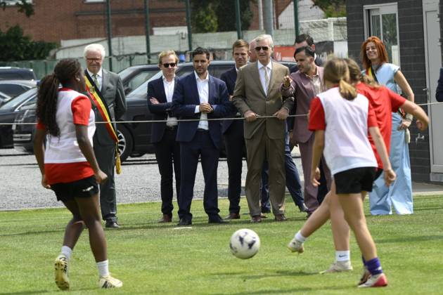 King Philippe Visits Red Side Academy KORTRIJK, BELGIUM - JULY 01: King Philippe of Belgium pictured discovering the activities of Red Side Academy in KV Kortrijk Training Center on July 01, 2026 in Kortrijk, Belgium, 01 07 2026 Kortrijk Belgium  Copyright: xPhilipxReynaersx