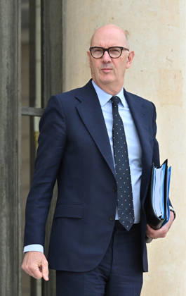 Roland Lescure, Minister of the Economy, Finance, and Industrial, Energy, and Digital Sovereignty, Ministers leaving the weekly cabinet meeting at the Élysée Palace in Paris, France, on July 1, 2026. Christian Liewig Bestimage. Paris, France  Copyright: xChristianxLiewigx xBestimagexChristianxLiewigx xBestimagex