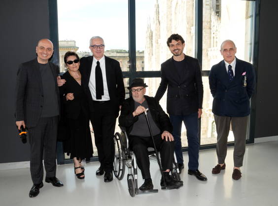 IPA86285180 - Milan, July 1, 2026: Inauguration of Joseph Kosuth’s permanent installation *Vedere le cose* at the Museo del Novecento. Pictured: Gianfranco Maraniello, Lia Rumma, Vincenzo Trione, Joseph Kosuth, Tommaso Sacchi, and Domenico Piraina  Copyright: xDuilioxPiaggesix xDuilioxPiaggesix 86285180