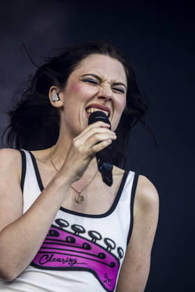 Wolf Alice live at Roskilde Festival 2026 Roskilde, Denmark. 01st, July 2026. The British alternative rock band Wolf Alice performs a live concert during the Danish music festival Roskilde Festival 2026 in Roskilde. Here singer and musician Ellie Rowsell is seen live on stage. Denmark, Roskilde  Copyright: xGonzalesxPhoto LassexLagonix