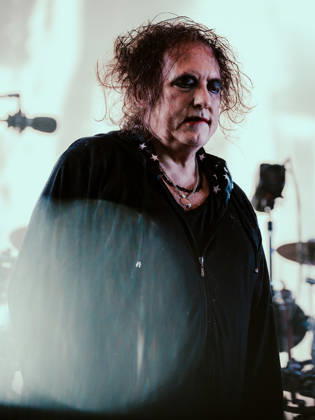 The Cure live at Roskilde Festival 2026 Roskilde, Denmark. 01st, July 2026. The English rock band The Cure performs a live concert during the Danish music festival Roskilde Festival 2026 in Roskilde. Here singer, songwriter and musician Robert Smith is seen live on stage. Denmark, Roskilde  Copyright: xGonzalesxPhoto MathiasxKristensenx