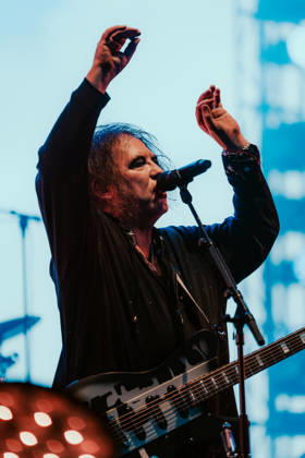 The Cure live at Roskilde Festival 2026 Roskilde, Denmark. 01st, July 2026. The English rock band The Cure performs a live concert during the Danish music festival Roskilde Festival 2026 in Roskilde. Here singer, songwriter and musician Robert Smith is seen live on stage. Denmark, Roskilde  Copyright: xGonzalesxPhoto MathiasxKristensenx