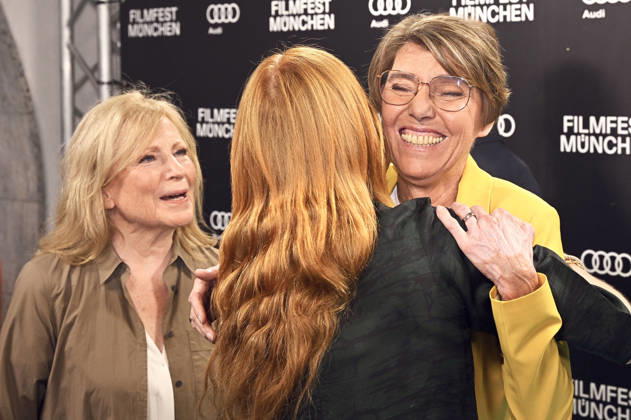 Maren Kroymann, Esther Schweins und Bettina Böttinger bei der Premiere des Dokumentarfilsm Was haben wir gelacht auf dem 43. Filmfest München 2026 im Gloria Filmpalast. München, 01.07.2026