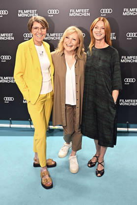 Bettina Böttinger, Maren Kroymann und Esther Schweins bei der Premiere des Dokumentarfilsm Was haben wir gelacht auf dem 43. Filmfest München 2026 im Gloria Filmpalast. München, 01.07.2026