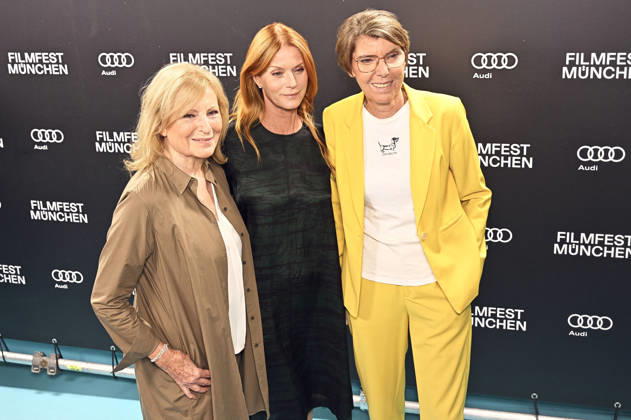 Maren Kroymann, Esther Schweins und Bettina Böttinger bei der Premiere des Dokumentarfilsm Was haben wir gelacht auf dem 43. Filmfest München 2026 im Gloria Filmpalast. München, 01.07.2026