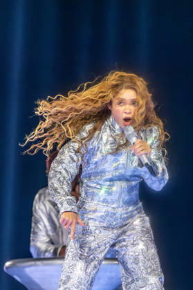 Shakira performs on stage during the Las Mujeres Ya No Lloran World Tour at the Kaseya Center. Miami, Florida on Wednesday July 1, 2026.  MIA20260701113 GARYxIxROTHSTEIN