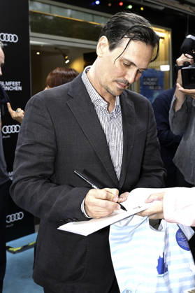 Christopher Schärf bei der Premiere des Kinofilms Bärenjagen auf dem 43. Filmfest München 2026 im City-Atelier Kino. München, 01.07.2026