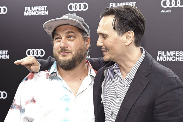 David Scheid und Christopher Schärf bei der Premiere des Kinofilms Bärenjagen auf dem 43. Filmfest München 2026 im City-Atelier Kino. München, 01.07.2026