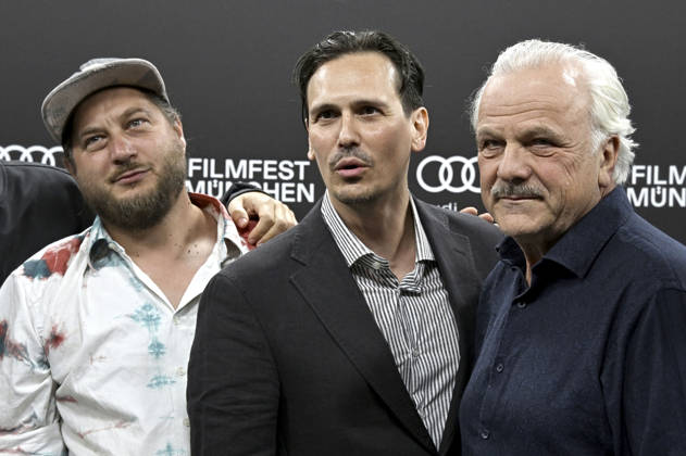 David Scheid, Christopher Schärf und Bernhard Schütz bei der Premiere des Kinofilms Bärenjagen auf dem 43. Filmfest München 2026 im City-Atelier Kino. München, 01.07.2026