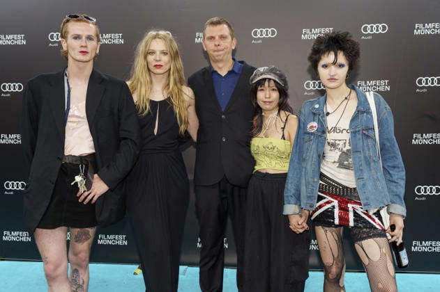 Twiggy, Lilith Stangenberg, Gast, Chang Wang und Mücke bei der Premiere des Kinofilms Für immer 16 Forever 16 auf dem 43. Filmfest München 2026 im City-Atelier Kino. München, 01.07.2026