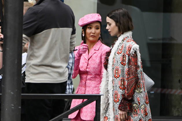 Lily Collins and Ashley Park were spotted on the streets of Paris while filming the sixth season of the Netflix series *Emily in Paris* on July 2, 2026. Gedeon Taieb, Bestimage. Lily Collins and Ashley Park were spotted on the streets of Paris whilst filming the sixth series of the Netflix series *Emily in Paris* on July 2, 2026 Paris, France  Copyright: xGedeonxTaiebx xBestimagexGedeonxTaiebx xBestimagex